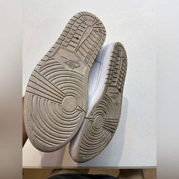 Women’s White Nike Jordan Retro 1 Low Slip On Sneakers Shoes Size 8 Y2K Gym Run - Picture 6 of 7